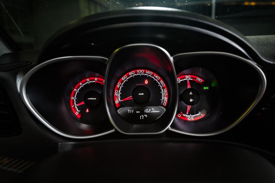 Панель приборов Lada Vesta Sport 2018 года  (фото 13 из 28)